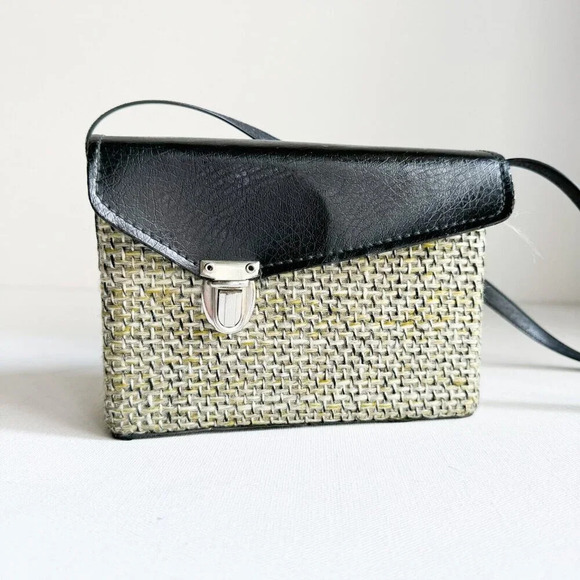 Small Tweed Detail Small Cameral Bag w Cossbody Strap - Picture 3 of 8